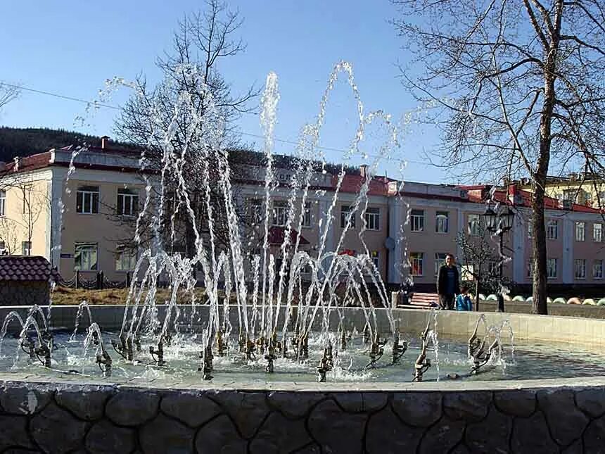 Поселок палатка магаданская фото В колымском поселке Палатка открылся сезон фонтанов Магаданская Правда