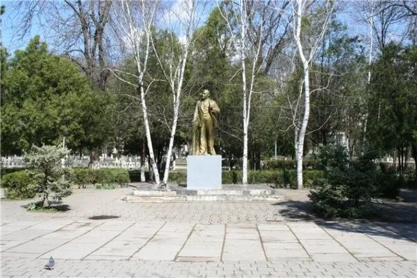 Поселок советский крым фото Photo: Памятник В. И. Ленину, genre sculpture, Autonomous Republic of Crimea, se