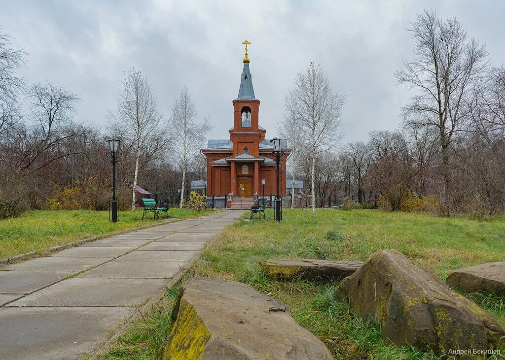 Поселок уральский фото Церковь Николая Чудотворца в Уральском, православный храм, Набережная ул., 6А, р