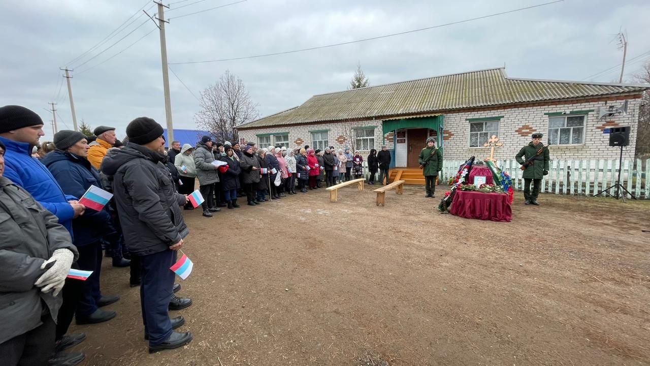 Поселок заречный фото В поселке Заречный Нурлатского района простились с участником СВО