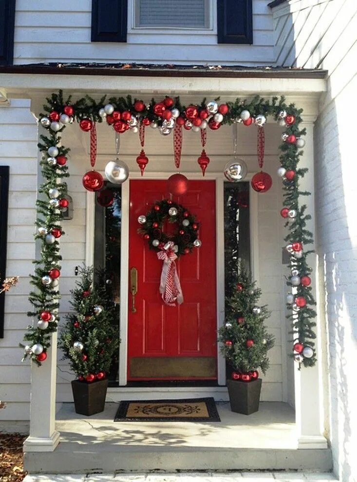 Пошаговое оформление дома 25 Amazing Christmas Front Porch Decorating Ideas - Instaloverz Christmas porch 