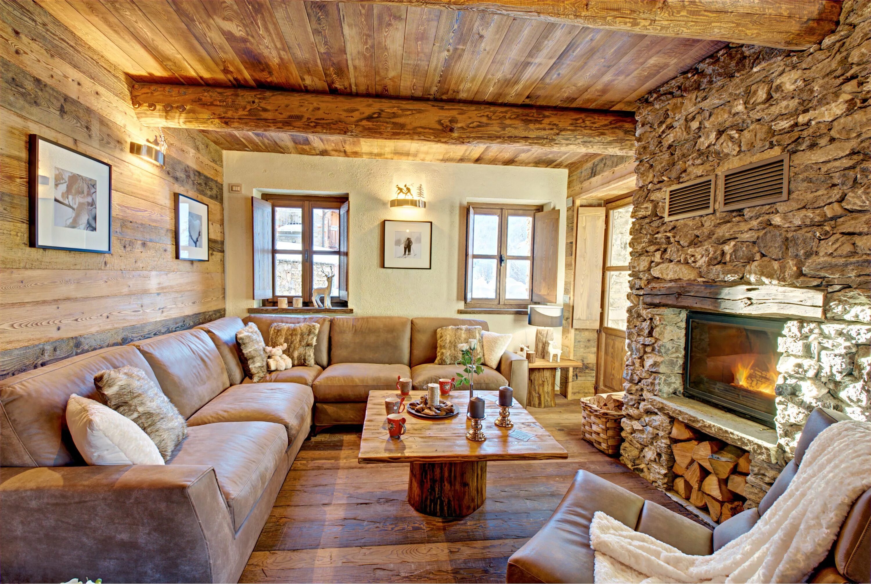 Пошаговое оформление дома Ski chalet living room with leather sofa, fireplace, wooden floor and furniture,