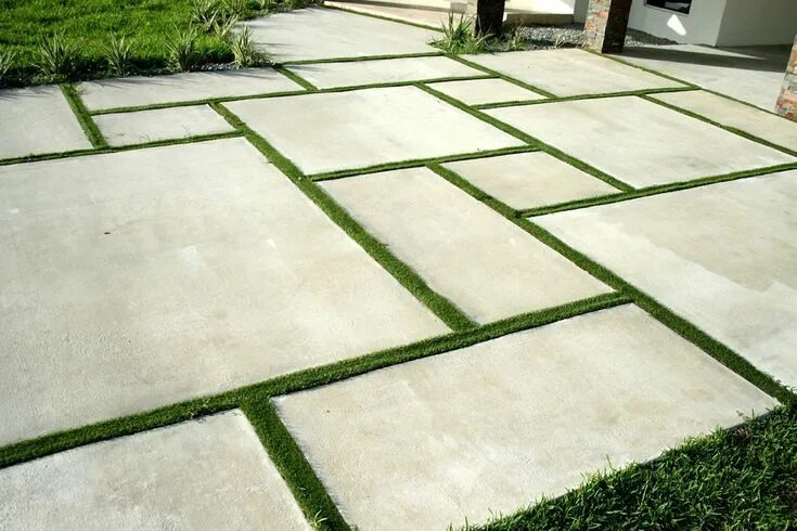 Пошаговые плиты фото Modern concrete paver patio Patio pavers design, Concrete paver patio, Paver pat