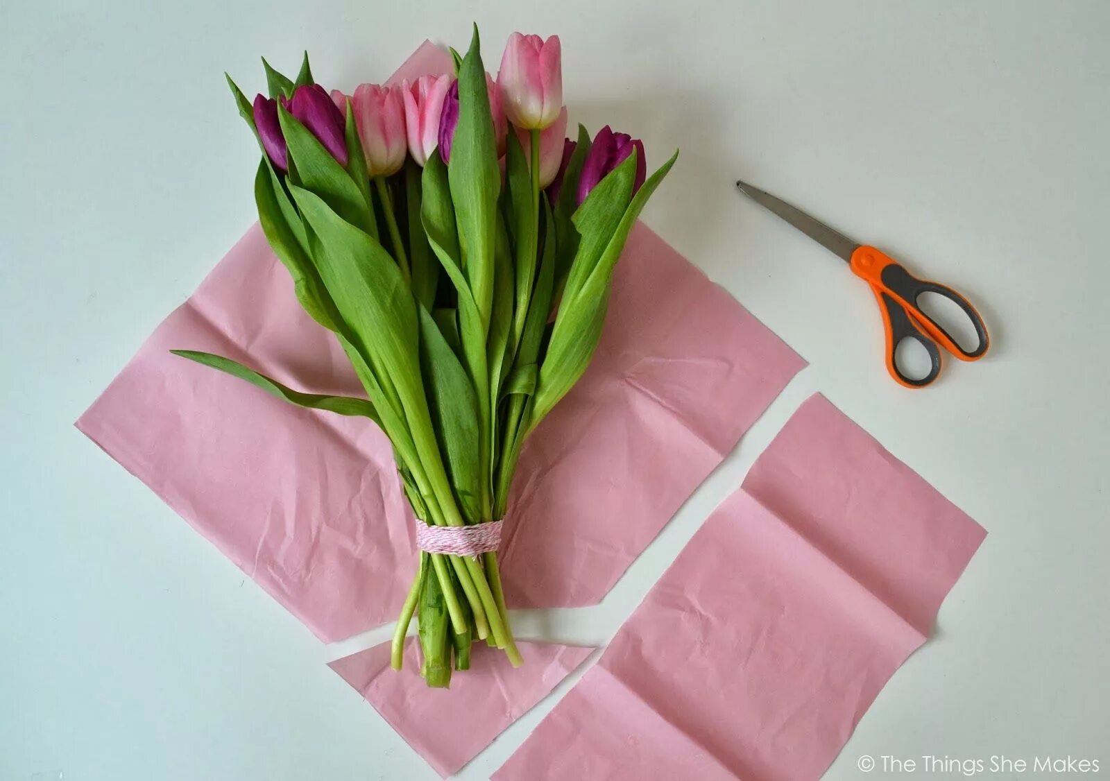 Пошаговые тюльпаны фото The Things She Makes: Flower Wrap How to wrap flowers, Flowers bouquet, Beautifu