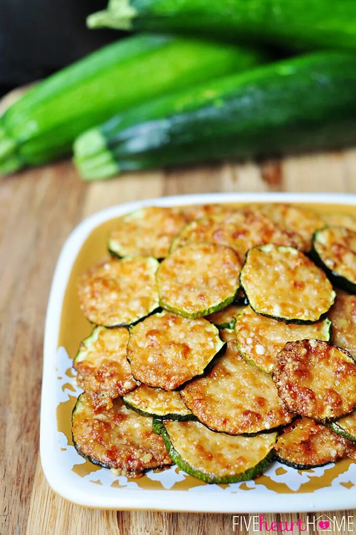 Пошаговый рецепт кабачков с фото Baked Parmesan Zucchini Rounds you're just 2 ingredients away from a quick and e