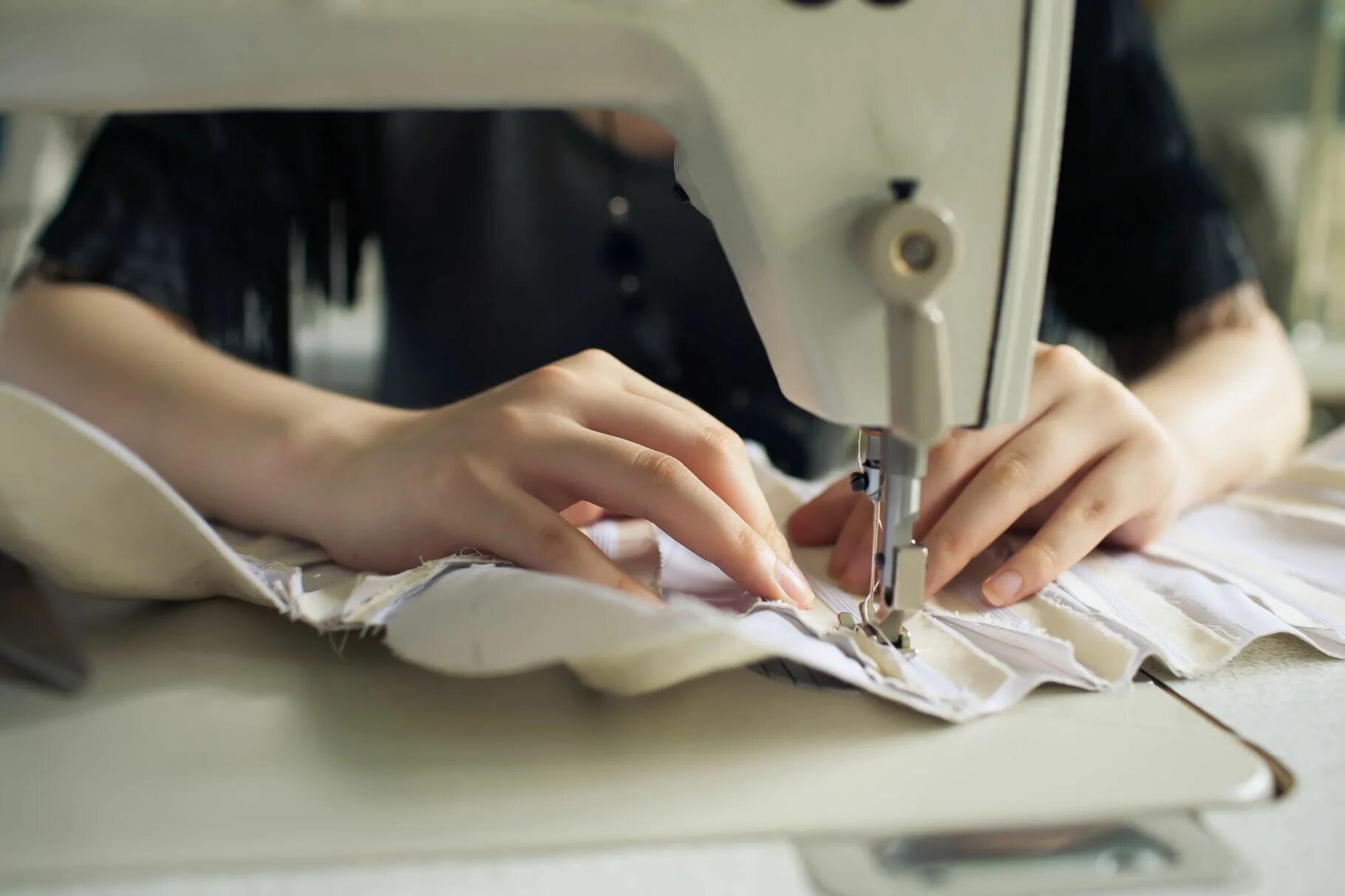 Пошив ремонт одежды фото All the Stores You Probably Didn’t Realize Do Free Tailoring Sewing, Altering cl