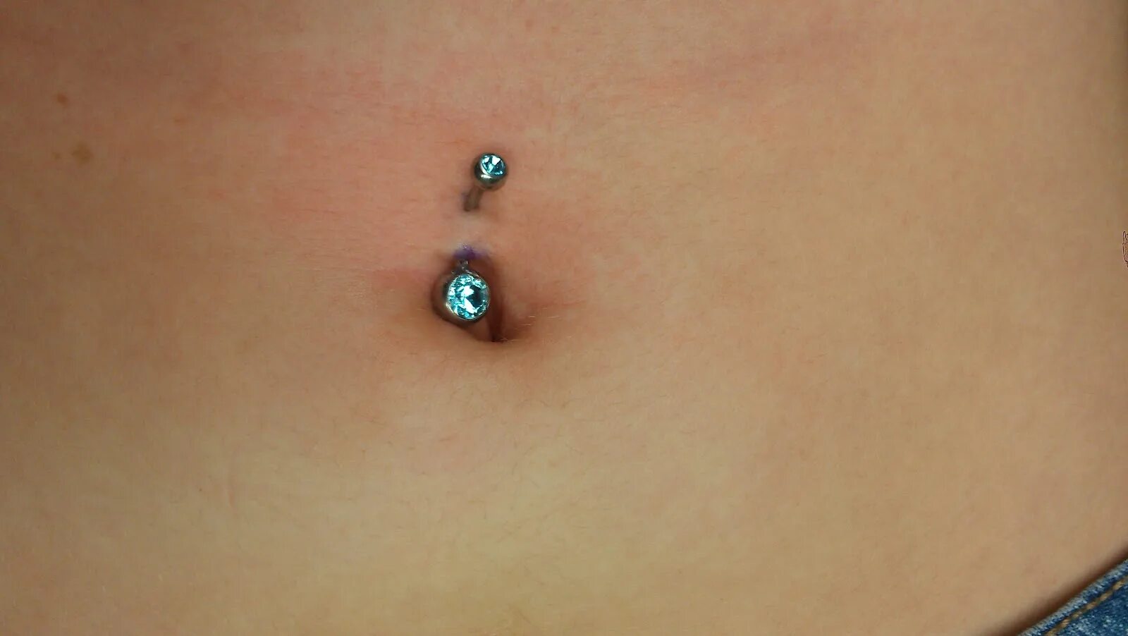 После прокола пупка вылез кусок мяса фото Half Innie Half Outie Belly Button Piercing - MasterPiercing