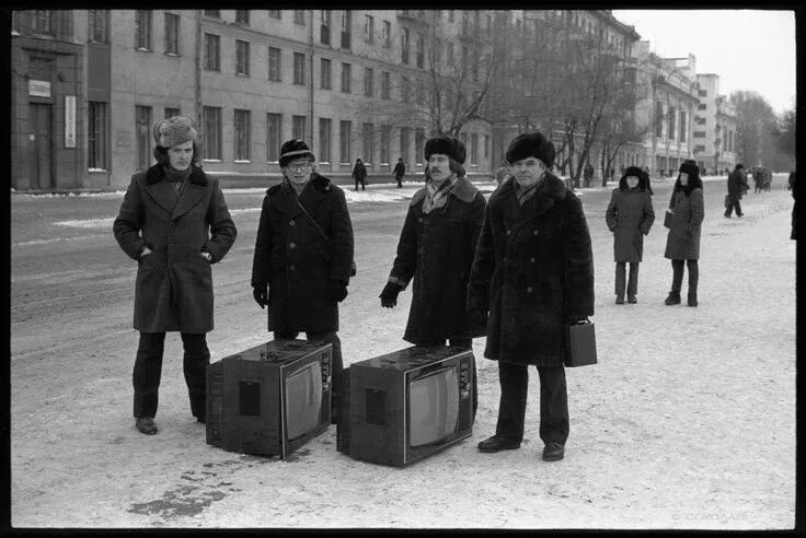 Последние фото ссср Покупка телевизора. Buying a TV set. Soviet union, Union of soviet socialist rep