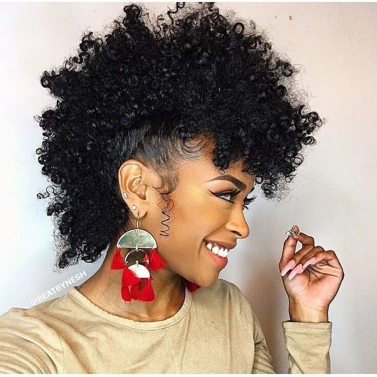 Последние прически Frohawk Hairstyle: A Popular Mohawk Derivative for Curly Girls Natural hair moha