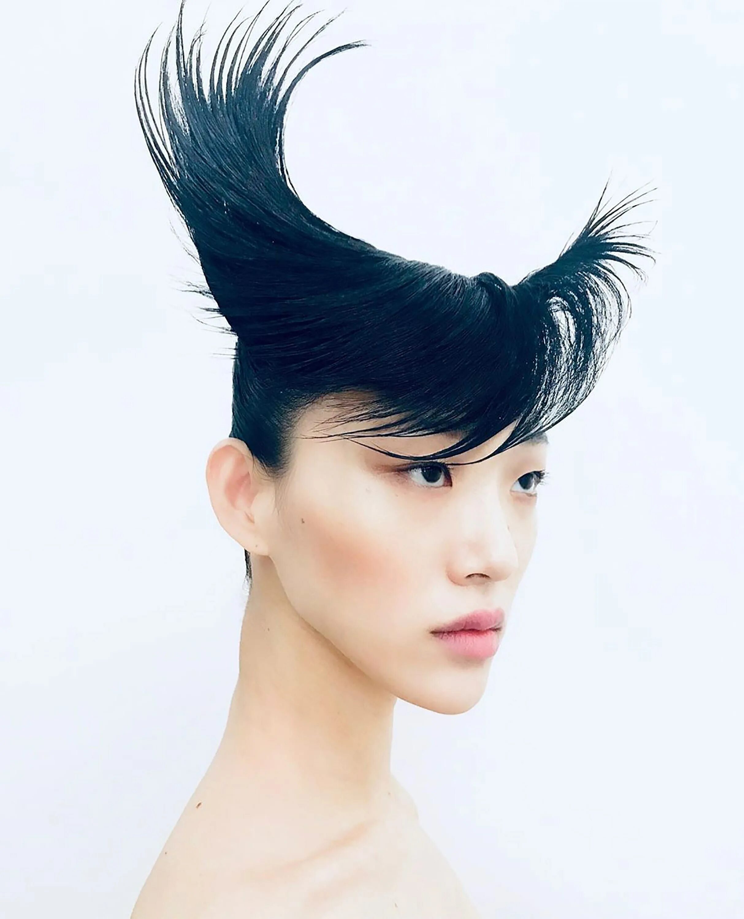 Последние прически Givenchy Couture Puts an Aerodynamic Twist on Punk Hair in Paris Vogue