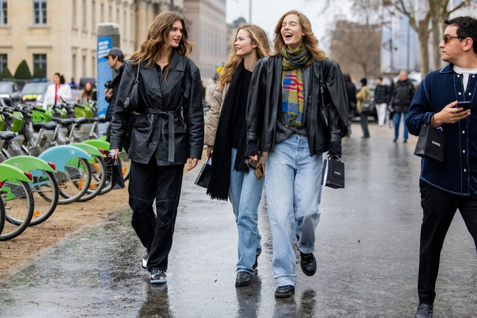 Последние тренды в одежде и обуви 2024 10 look tendenza 2024 dallo streetstyle di Parigi