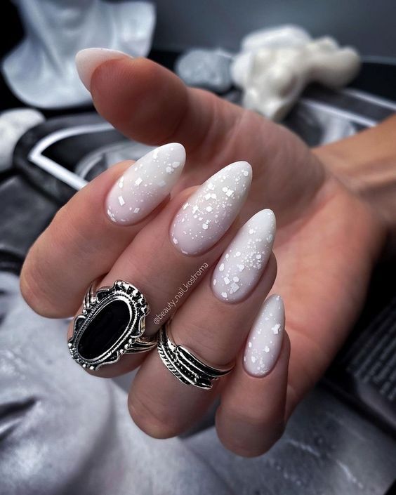 Последний модный маникюр 2023 Курс по маникюру in 2024 Manicure, Nail art, White glitter nails