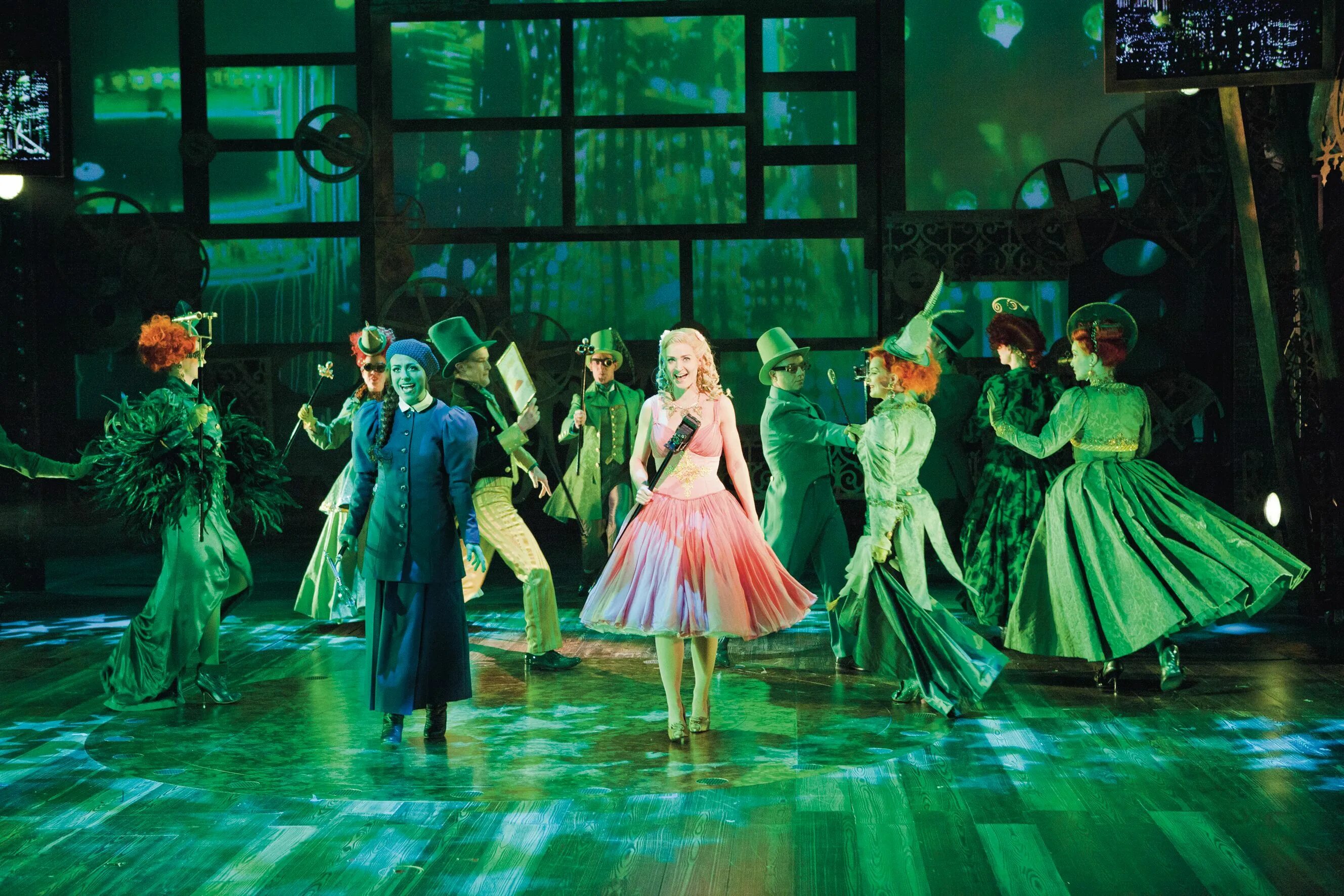 Последняя сказка мюзикл фото Ozians Broadway wicked, Wicked musical, Wicked costumes