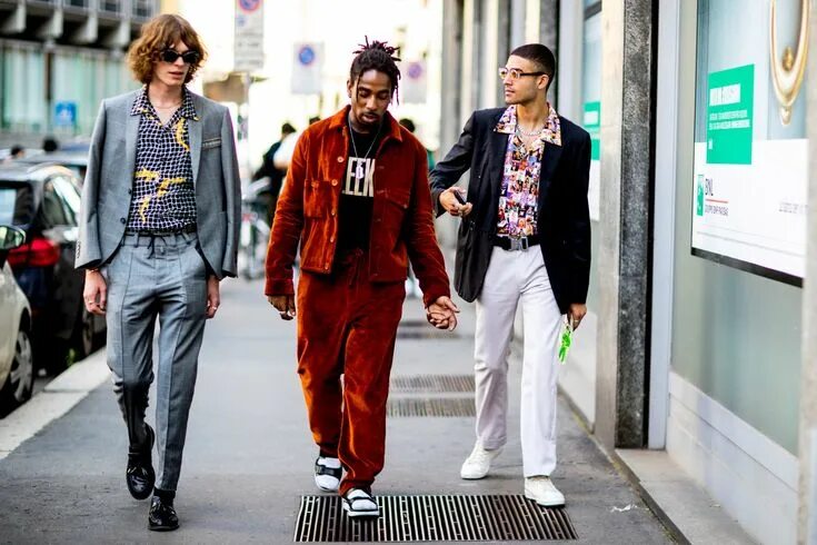 Посмотреть фото модных Showgoers Wore All Sorts of Camp Shirts at Milan Men's Fashion Week Mens street 