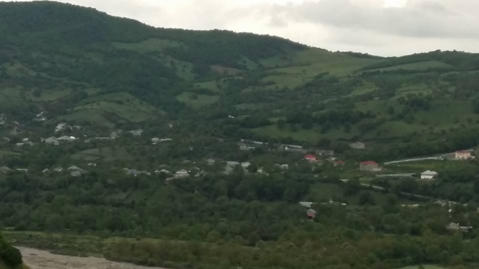 Посмотреть фото села Fayl:QORXMAZOBA TAT VILLAGE FROM TALABI.jpg - Vikipediya