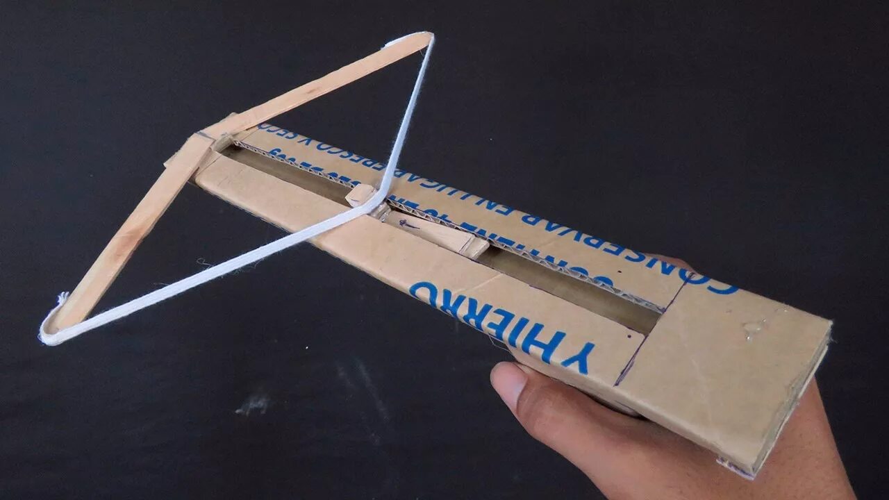 Посмотреть как сделать самодельную Como Hacer Una Ballesta Casera De Cartón Paso a Paso CROSSBOW - YouTube