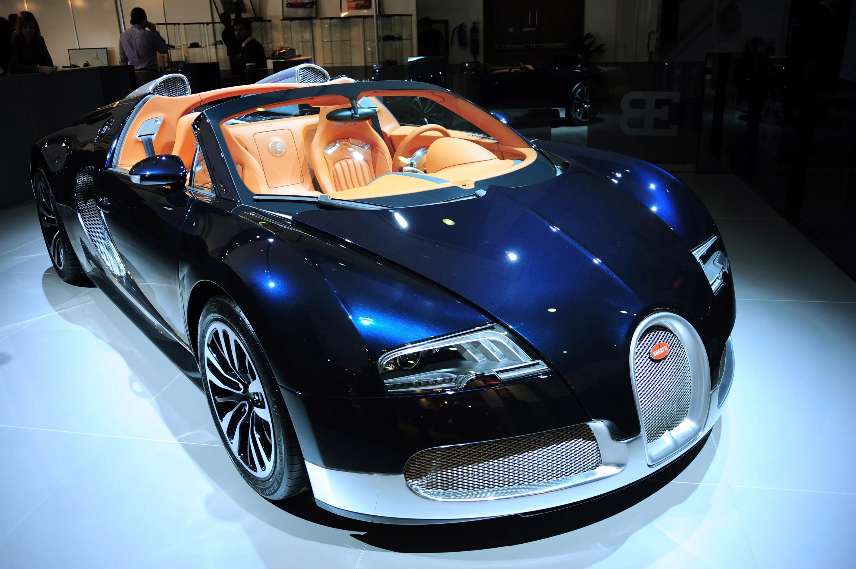 Посмотреть как выглядят машины Bugatti Veyron Soleil de Nuit (2009) - pictures & information