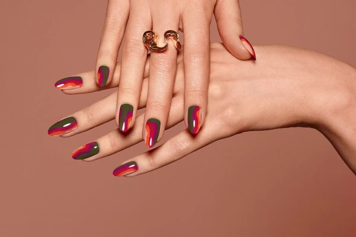 Посмотреть модный маникюр CND ™ reveals 'Treasured Moments' nail colour collection for autumn/winter - Scr