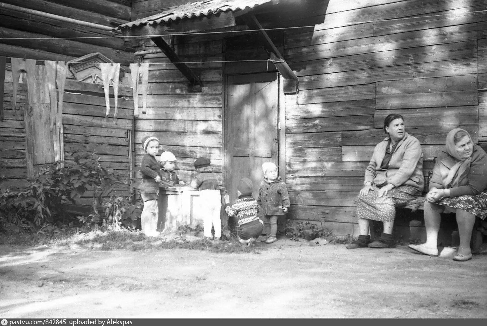 Посмотреть старые фото вк Двор на Набережной Казанки - Retro photos