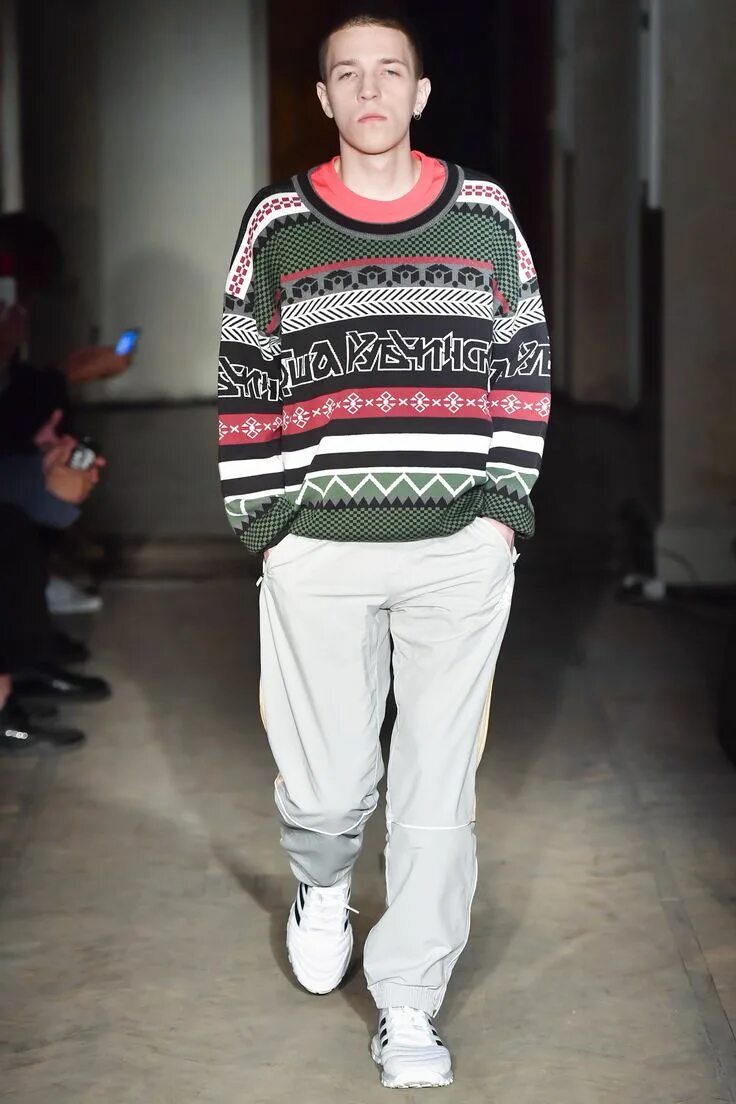 Посмотри на меня самый модный тренд гоша See the complete Gosha Rubchinskiy Spring 2018 Menswear collection. Fashion, Men