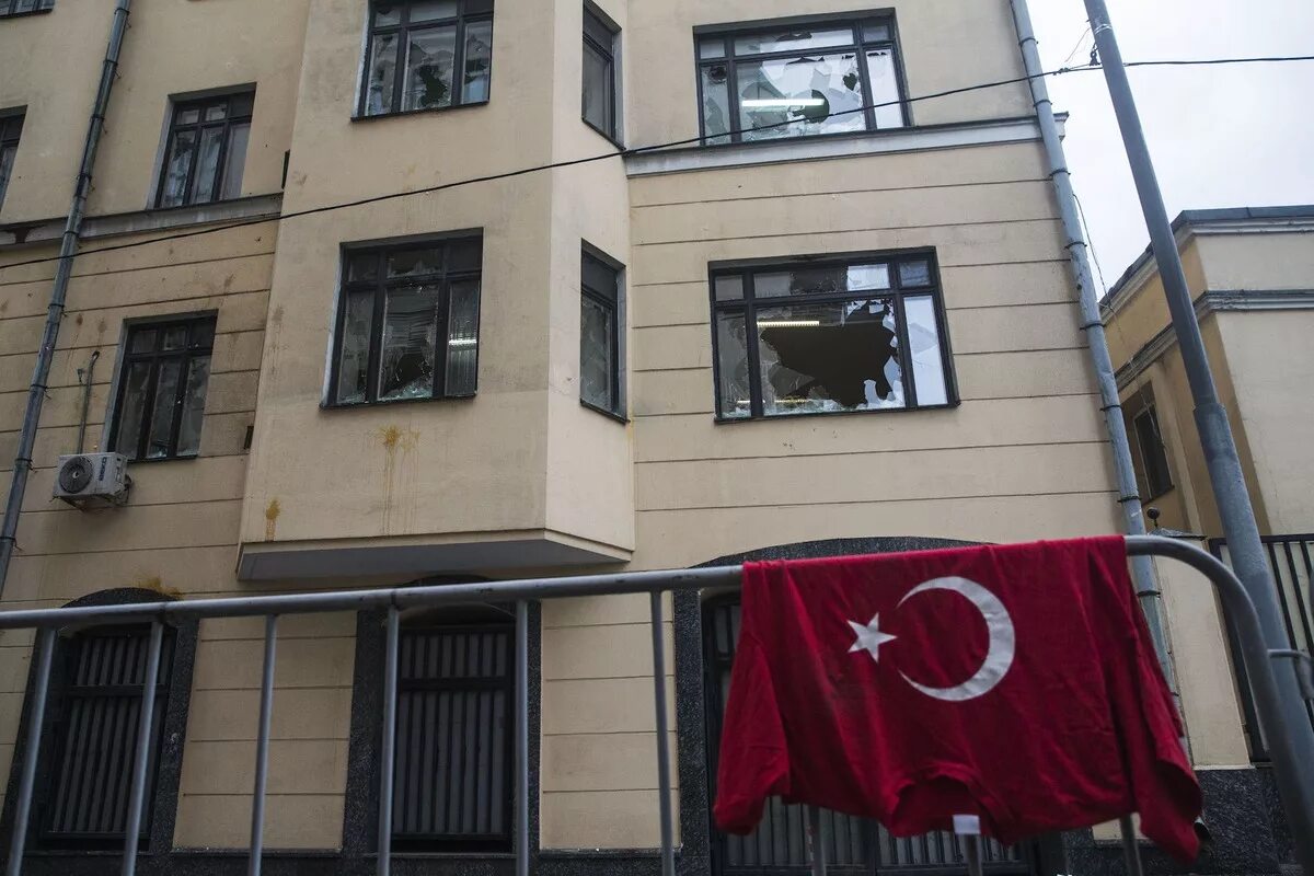 Посольство россии в турции фото UAWire - Turkish embassy trashed in Moscow