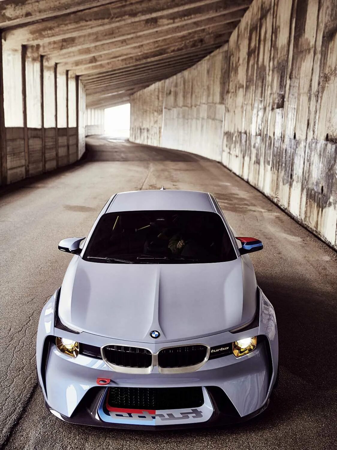 Поставь фото машин BMW 2002 Hommage (05/2016)