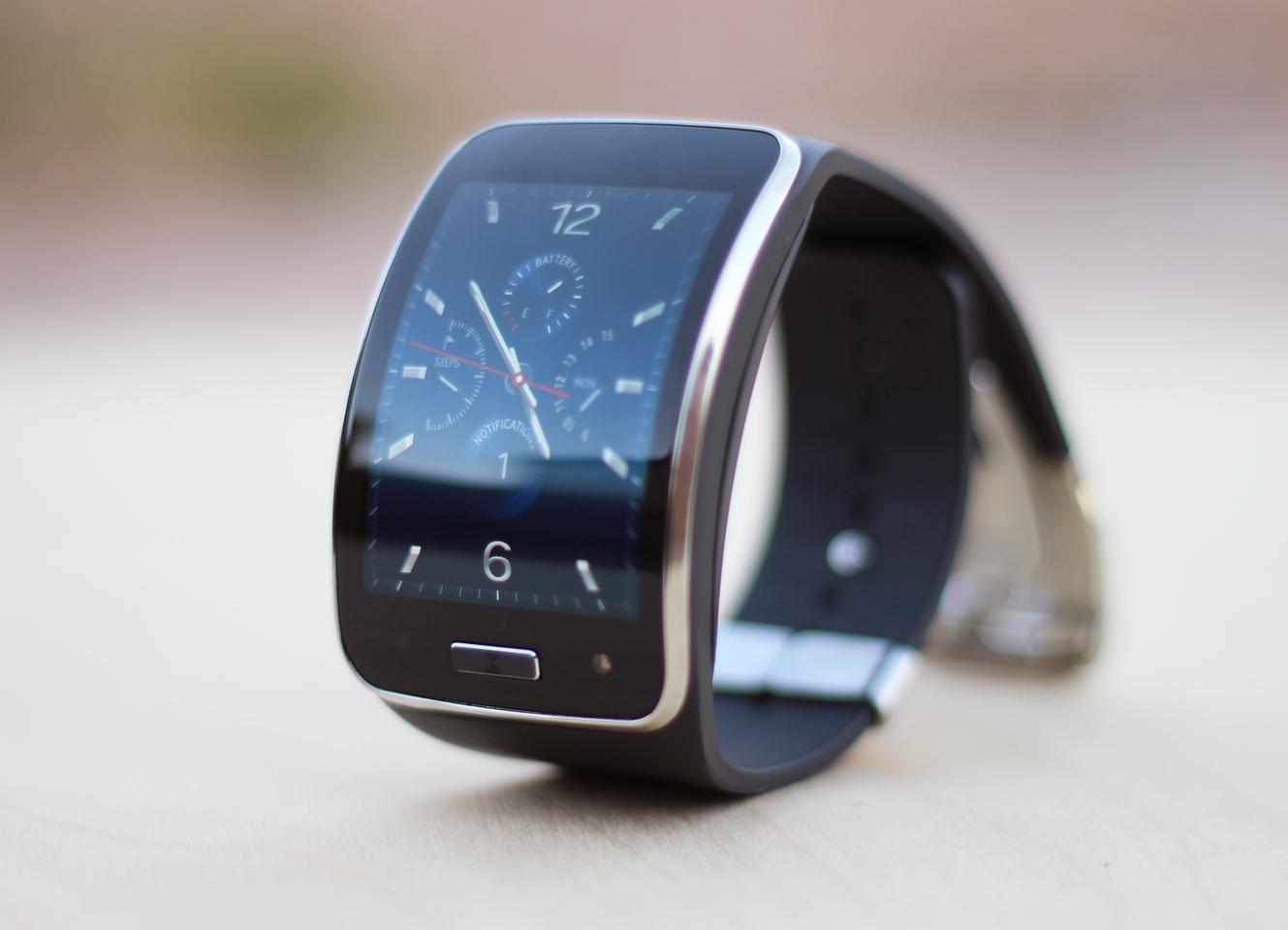 Поставить фото на часы самсунг Samsung Gear S review: This smartwatch can fly solo