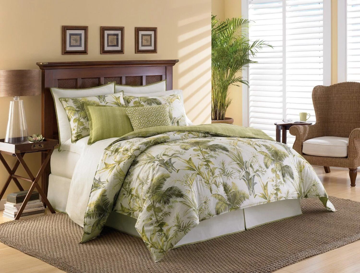 Постельное белье интерьере спальни Tommy Bahama Island Botanical Comforter Set Bedroom comforter sets, Bedroom inte