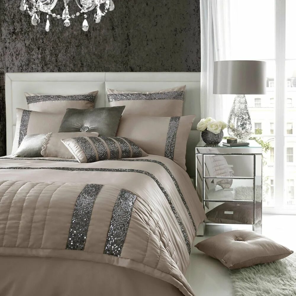 Постельное белье интерьере спальни Luxury Bed Set Trends Luxury bedding sets, Bed linens luxury, Luxurious bedrooms