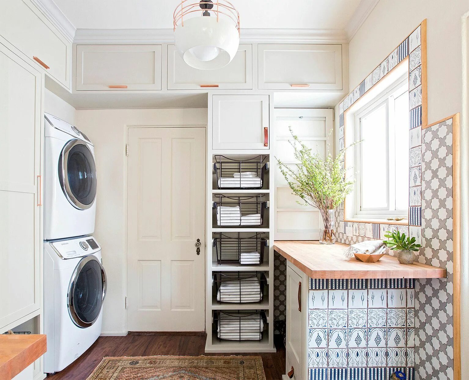 Постирочная комната в доме планировка 13 Mudroom Laundry Room Ideas That Pull Double Duty