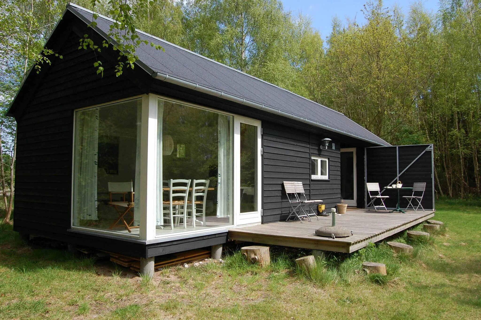 Построить дом бюджетный вариант Gallery: A modular vacation house from Denmark Møn Huset Small House Bliss