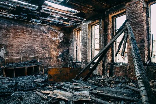 Построить дом после пожара оформление Fire Damage House Зображення - огляд 396,775 Стокові фото, векторні зображення й