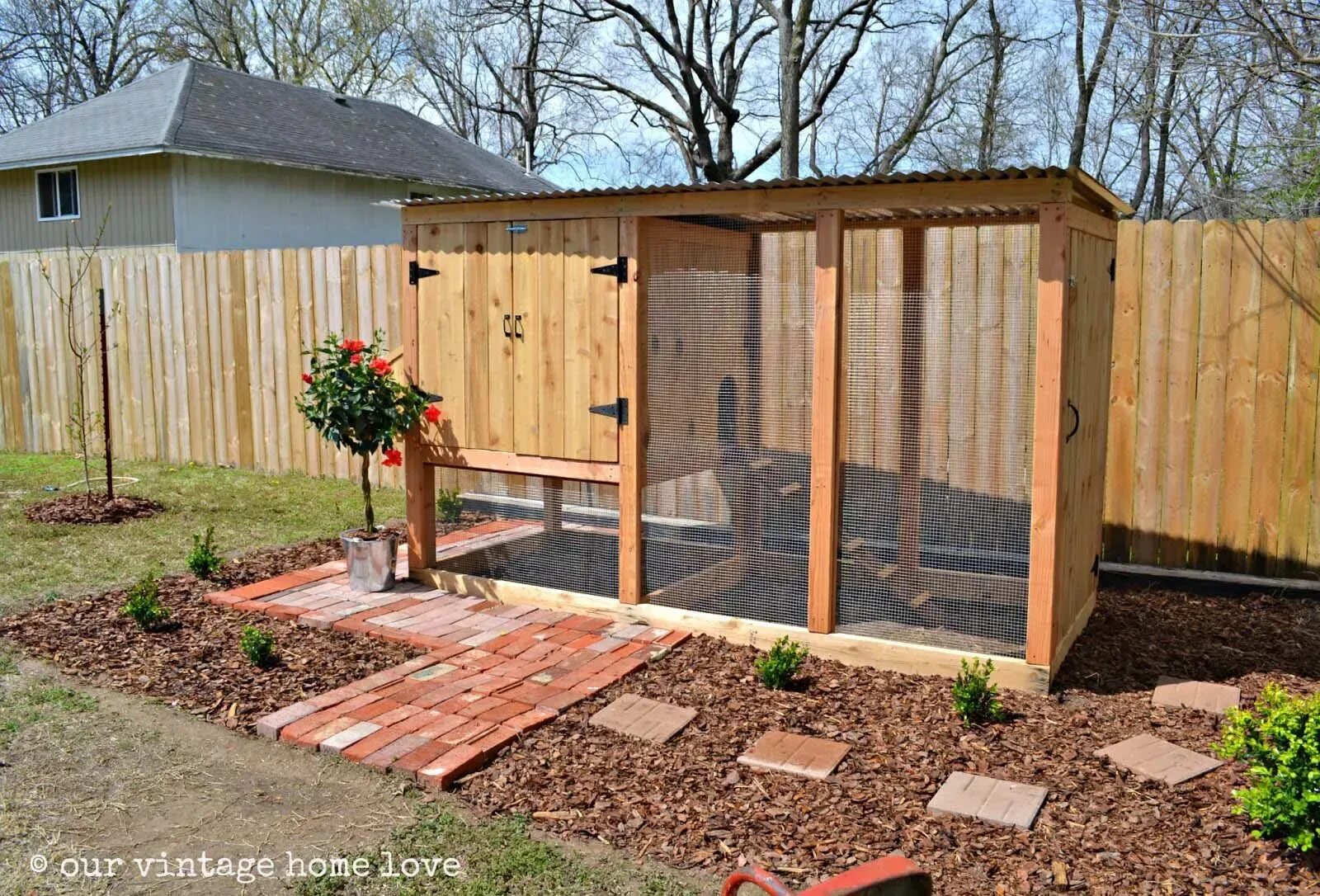 Построить курятник своими руками на даче недорого 10 Fresh And Fun Chicken Coop Design Ideas - Garden Lovers Club Chicken coop gar