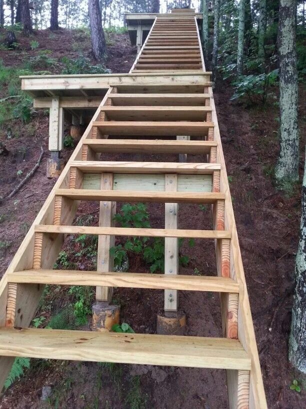 Построить лестницу на даче своими руками Building stairs on a steep slope. Handrails next Garden stairs, Outdoor stairs, 