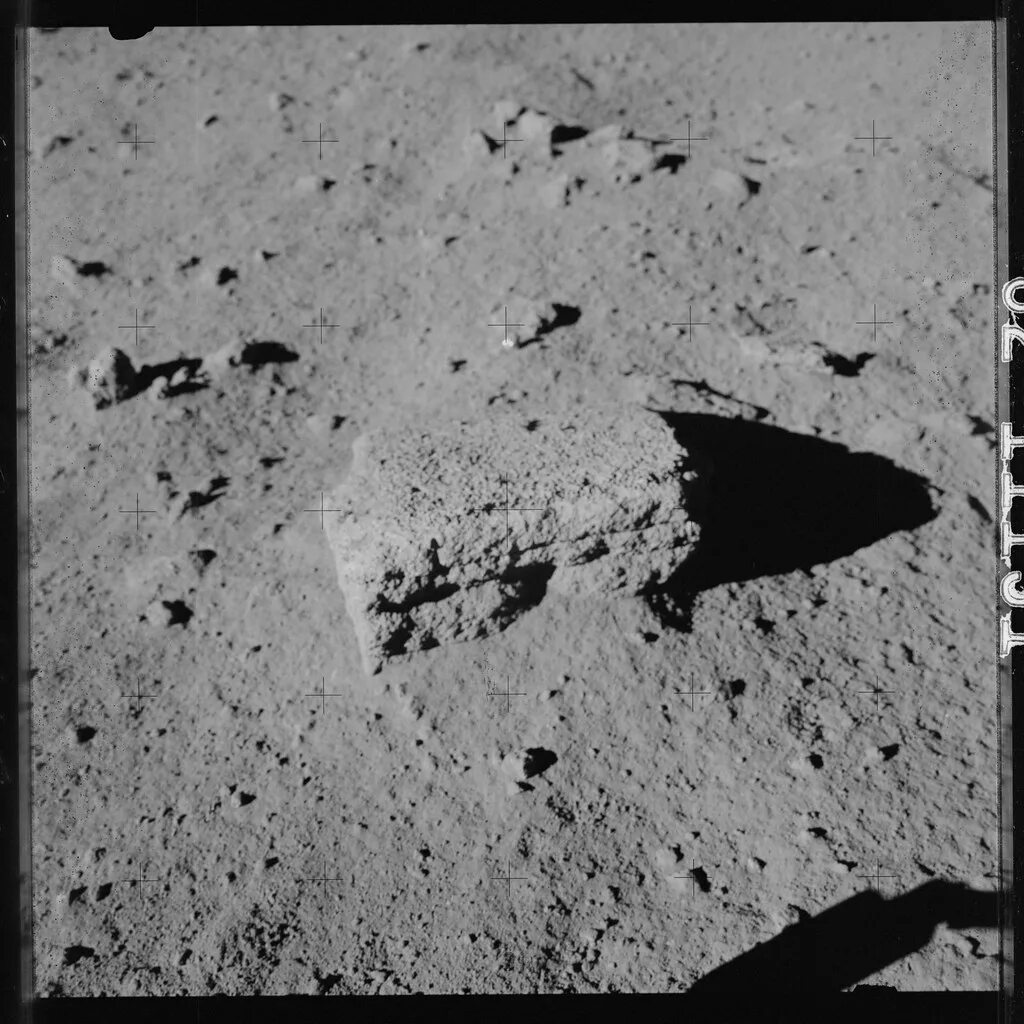 Постройки на луне фото AS15-82-11131 Apollo 15 Hasselblad image from film magazin. Flickr