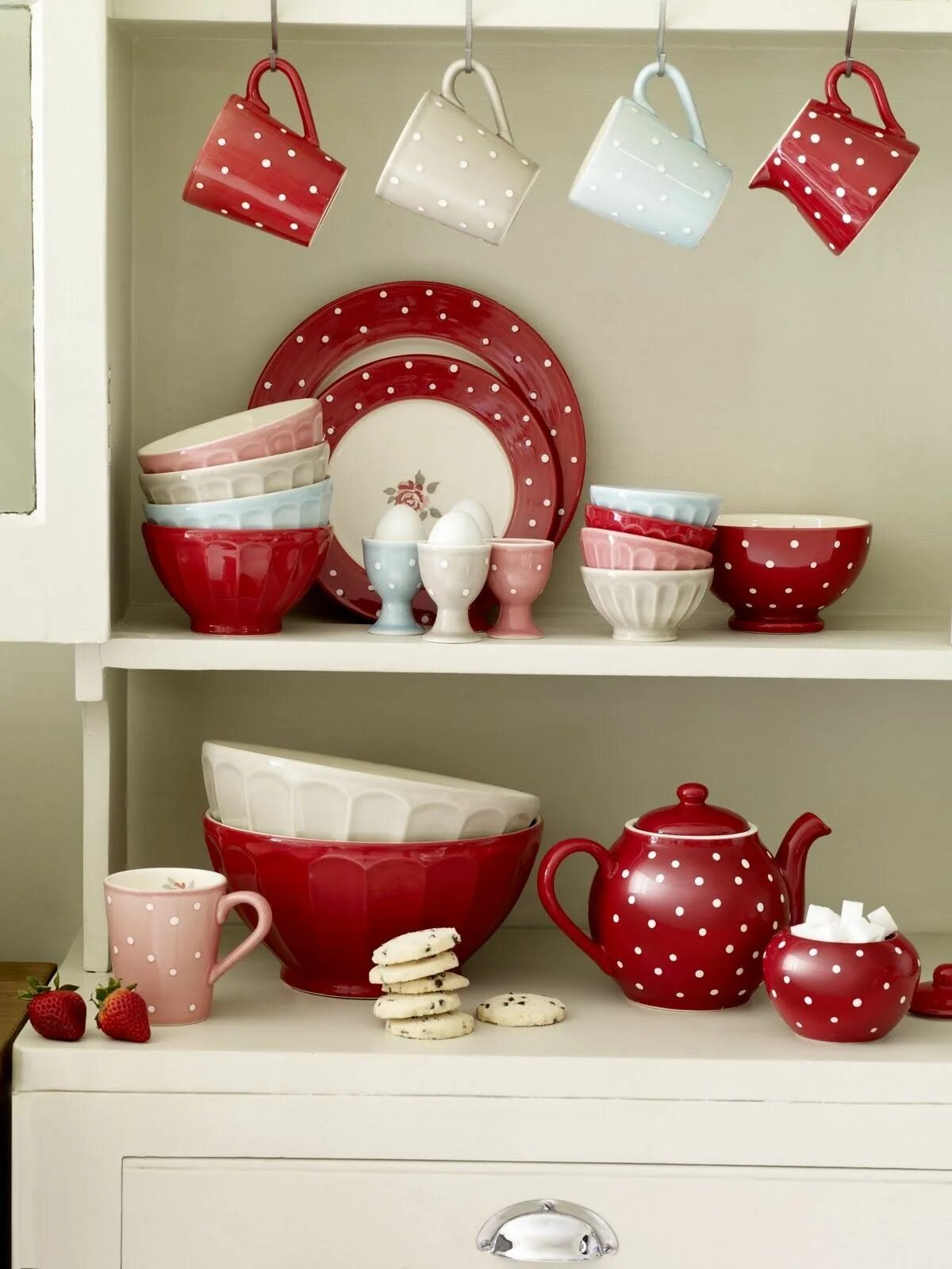 Посуда декор для дома Pin by Amanda Jenkins on kitchen Polka dot dishes, Red kitchen, Decor