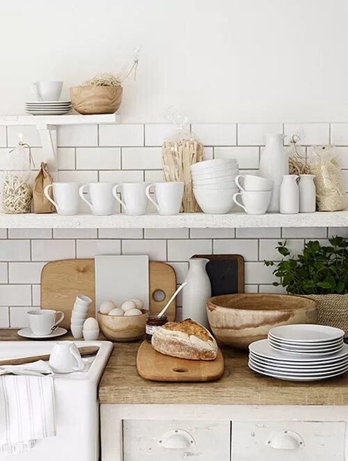 Посуда в интерьере кухни White ceramics Kitchen interior, Kitchen inspirations, Home kitchens