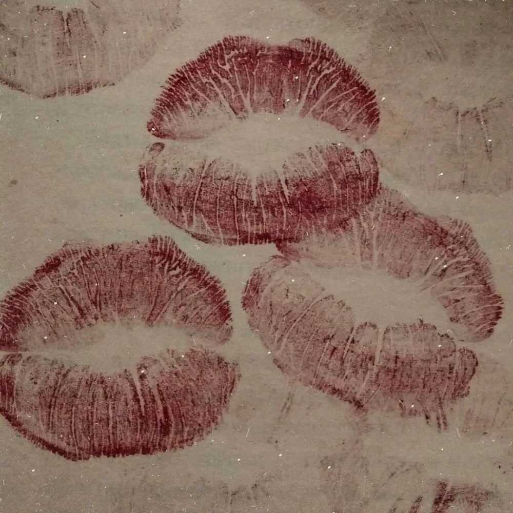 Поцелуи фото картинки на бумаге Create meme "lip print, wallpaper with kisses on paper, lip prints on paper" - P