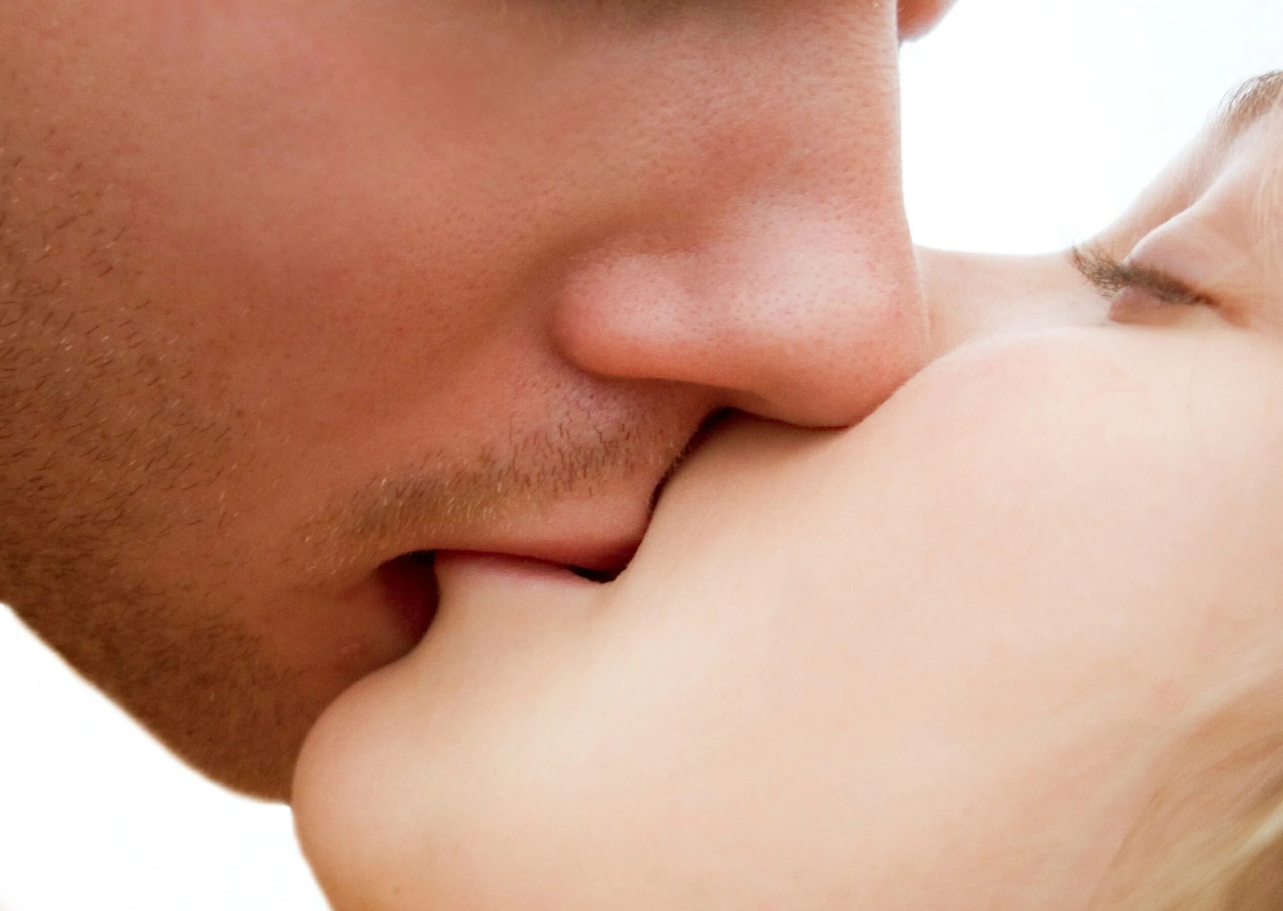 Поцелуй фото игры 19 Surprising Kissing Facts That Could Make You a Better Kisser Stillunfold