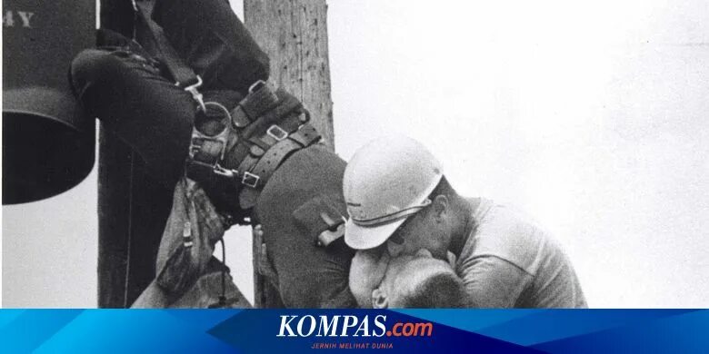 Поцелуй смерти фото 1988 на крыше Kisah Haru di Balik Foto Ikonik "The Kiss of Life" - Kompas.com