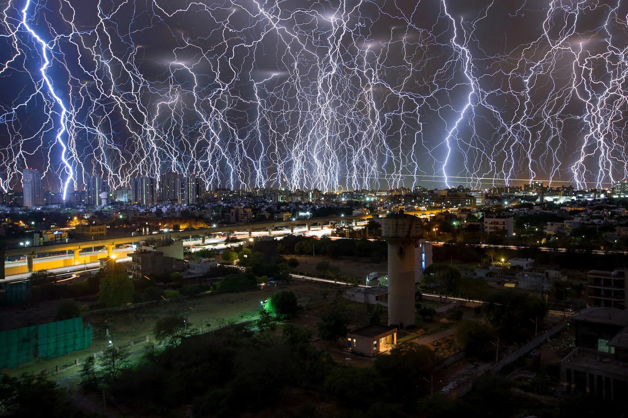 Потенциал молнии фото с земли #thunderstorm collage over New Delhi on April 5th Lightning photography, Time la