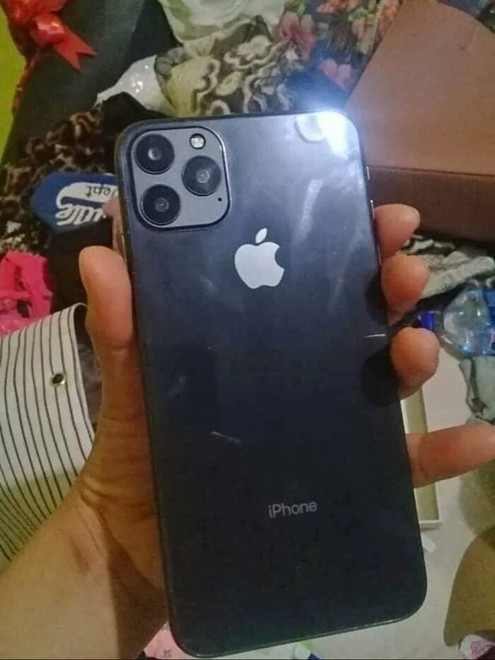 Потерял айфон фото Whoever lost the iPhone 11 pro max inside the walmart about a 30 mins ago please