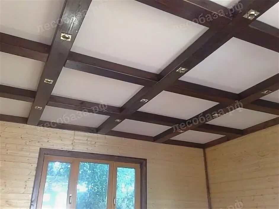 Потолки для дачи варианты и фото Белый потолок и фальшбалки в интерьере Ceiling lights, Decor, Track lighting