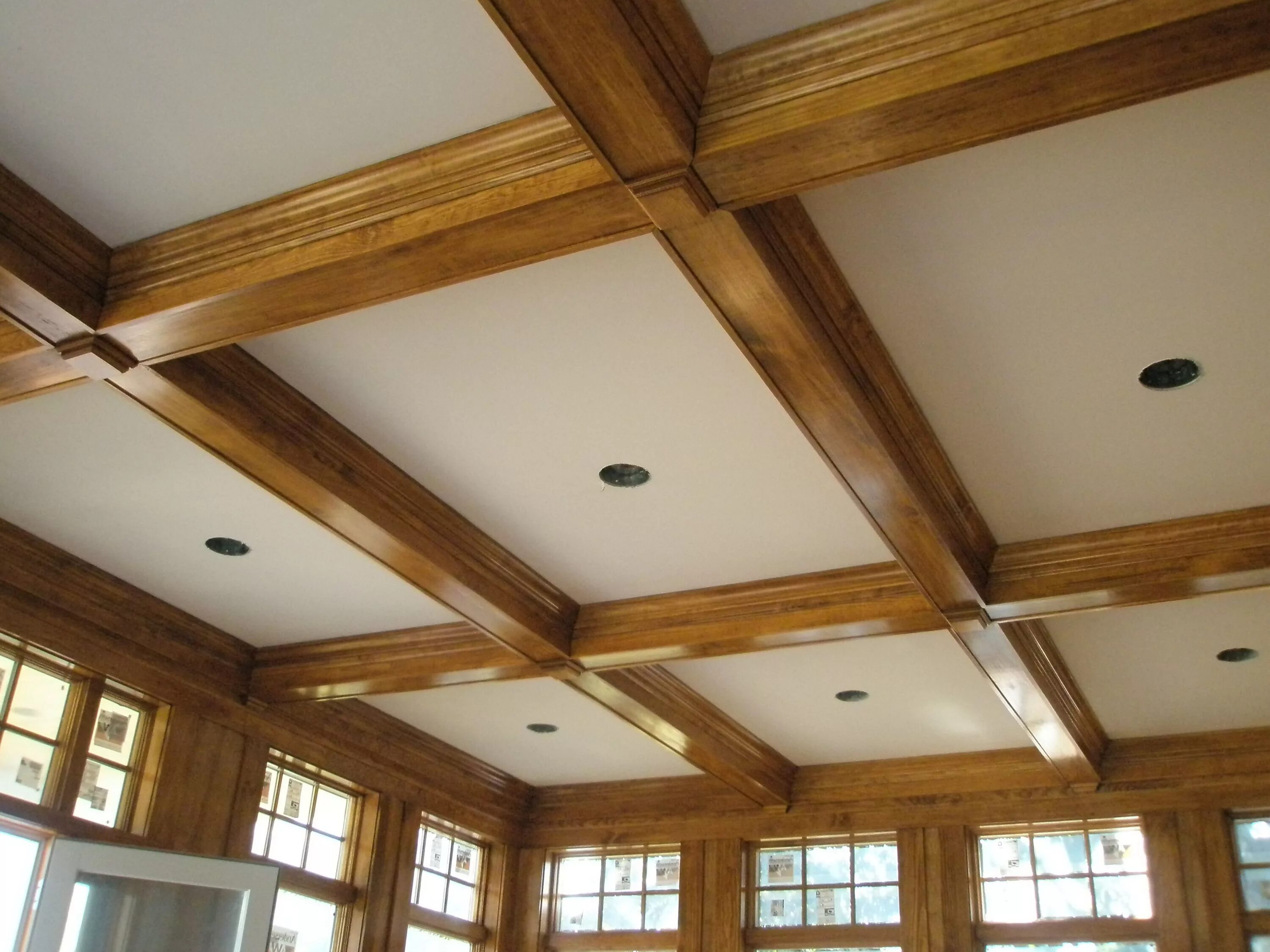 Потолки из бруса фото Really cool trim work to define a ceiling... "coffered ceiling" False ceiling de