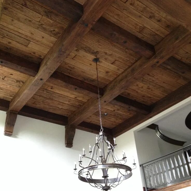 Потолки из дерева фото Pin on Hotdog House Wood beam ceiling, Wooden beams ceiling, House ceiling desig