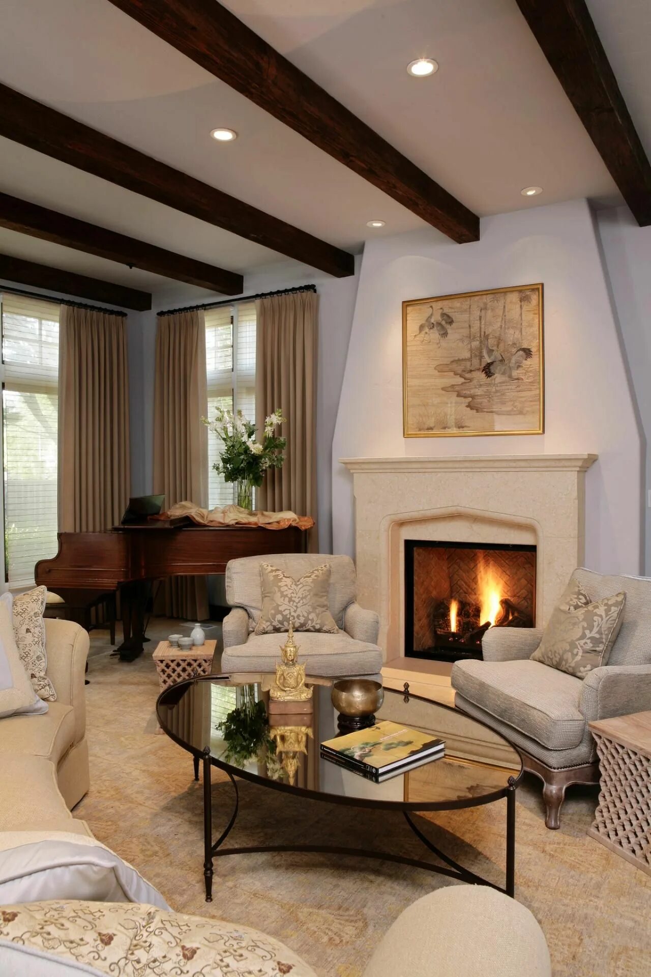 Потолки в гостиной дома фото Traditional Living Room With Dark Wood Ceiling Beams Luxury living room, Elegant