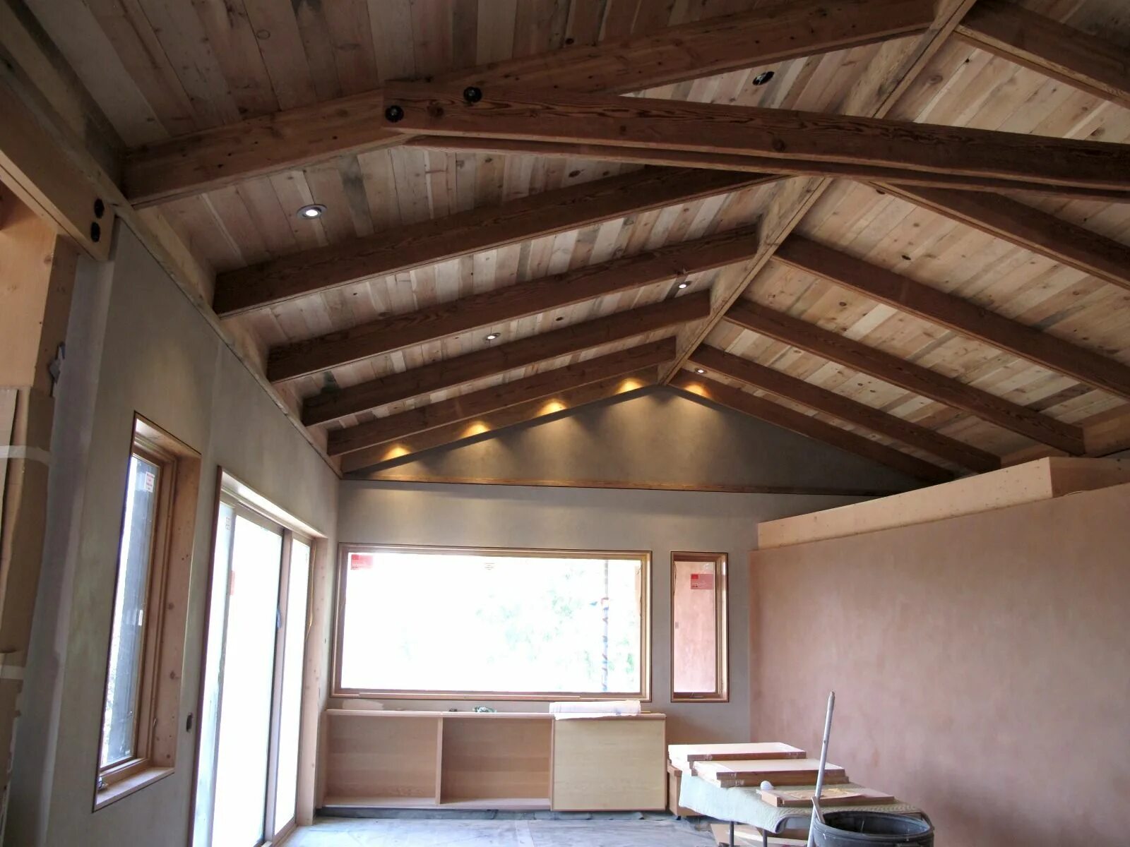 Потолки в каркасном доме варианты отделки New Views Reclaimed wood ceiling, Wood ceilings, Living room images