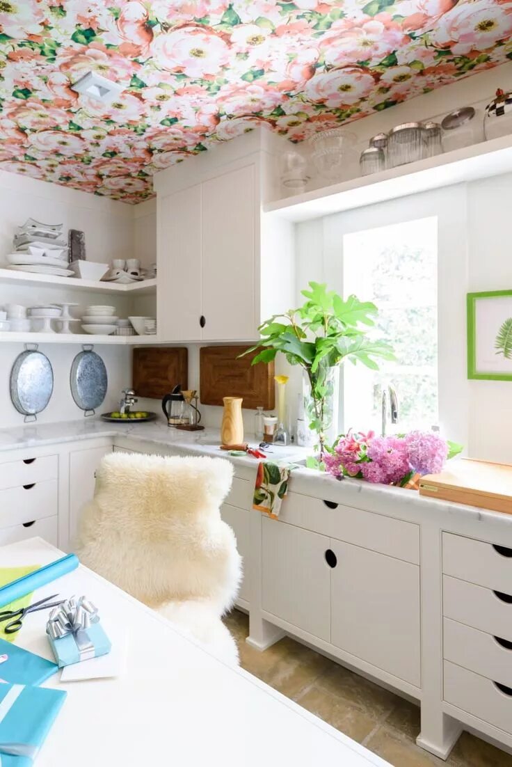Потолочные обои на кухню фото Just Because It’s Called Wallpaper Doesn’t Mean It Can’t Go on Your Ceilings Wal