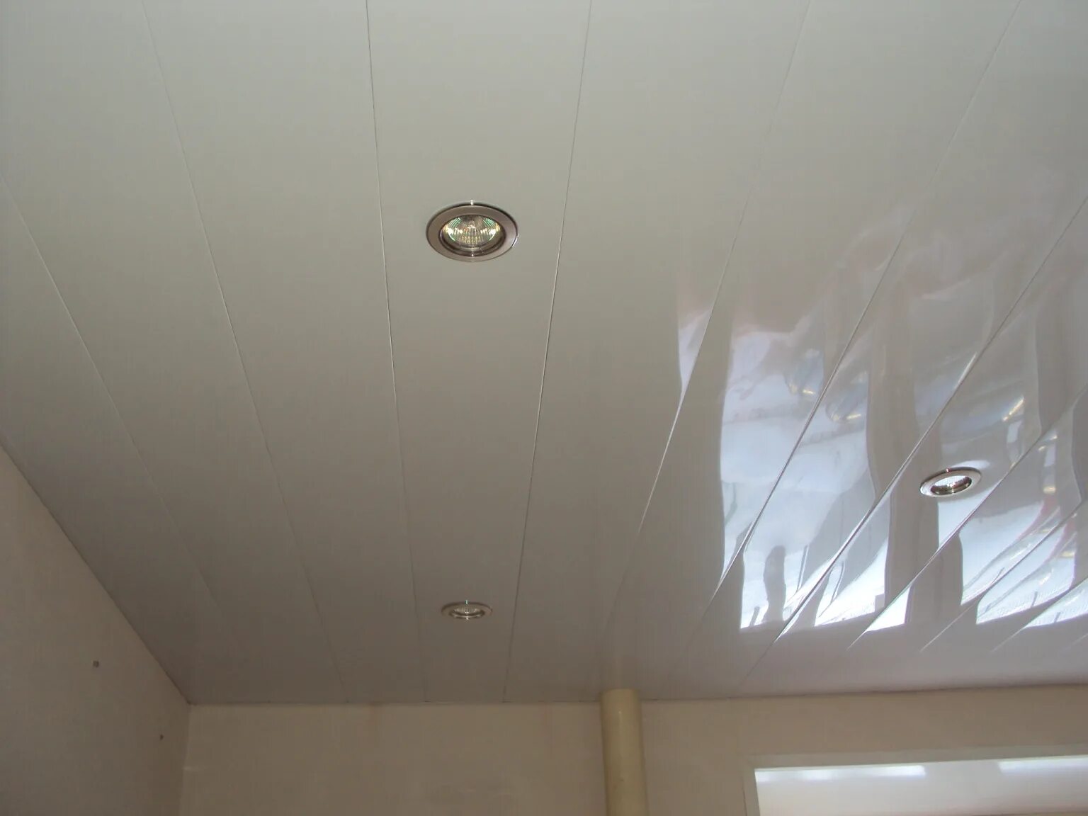 Потолочные панели пвх фото цены Потолок реечный Cesal C01-S Жемчужно белый