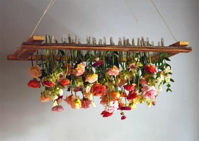 Потолочный декор своими руками Tin Can Studios - DIY: HANGING FLORAL CHANDELIER Bunga gantung, Hiasan, Rangkaia